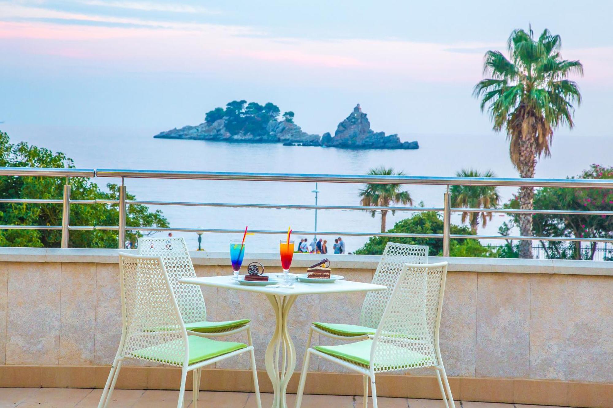 Hotel Palas Petrovac Екстер'єр фото