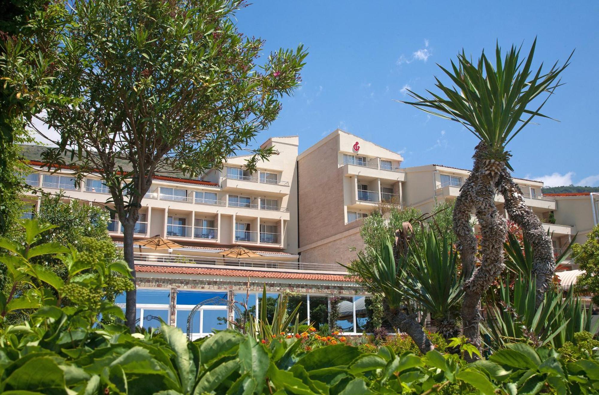 Hotel Palas Petrovac Екстер'єр фото